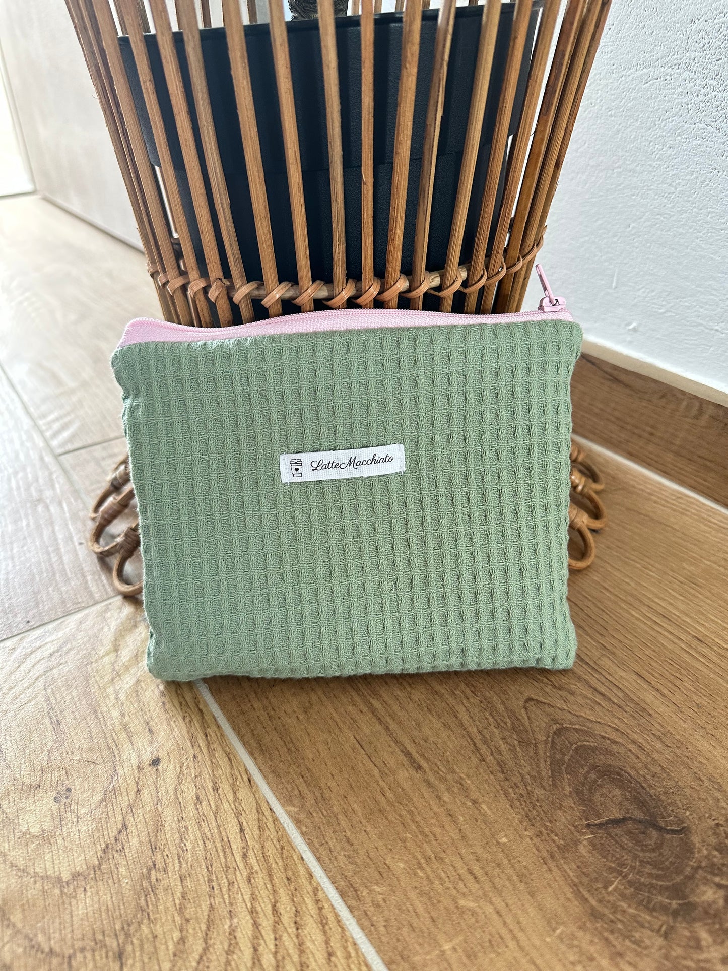 Pochette flat “waffle“ verde oliva