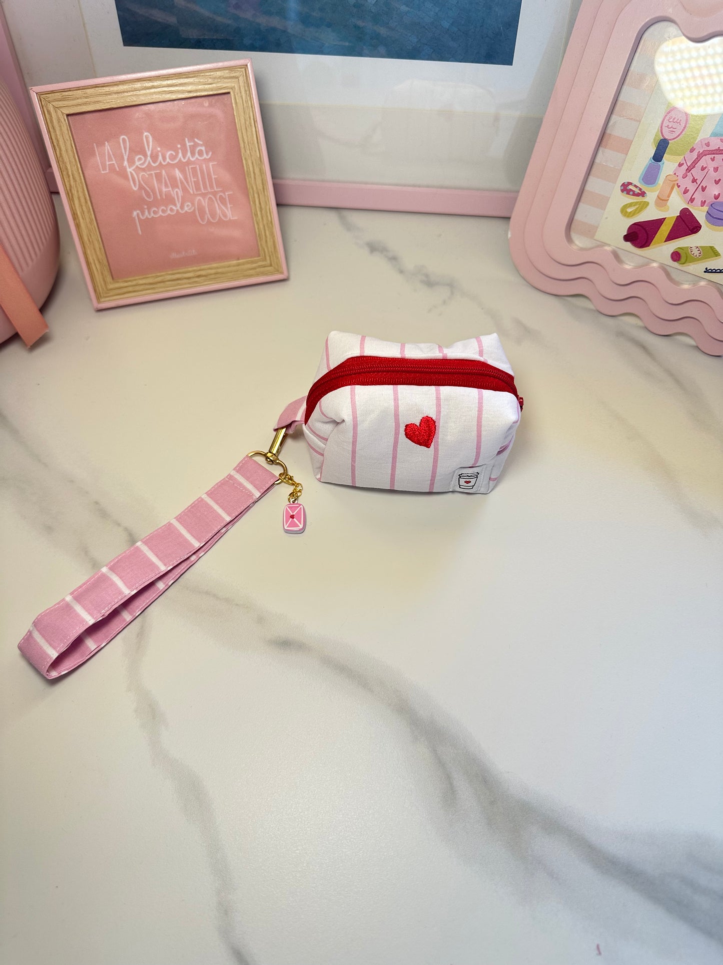 Portachiavi mini beauty cuoricino ricamato