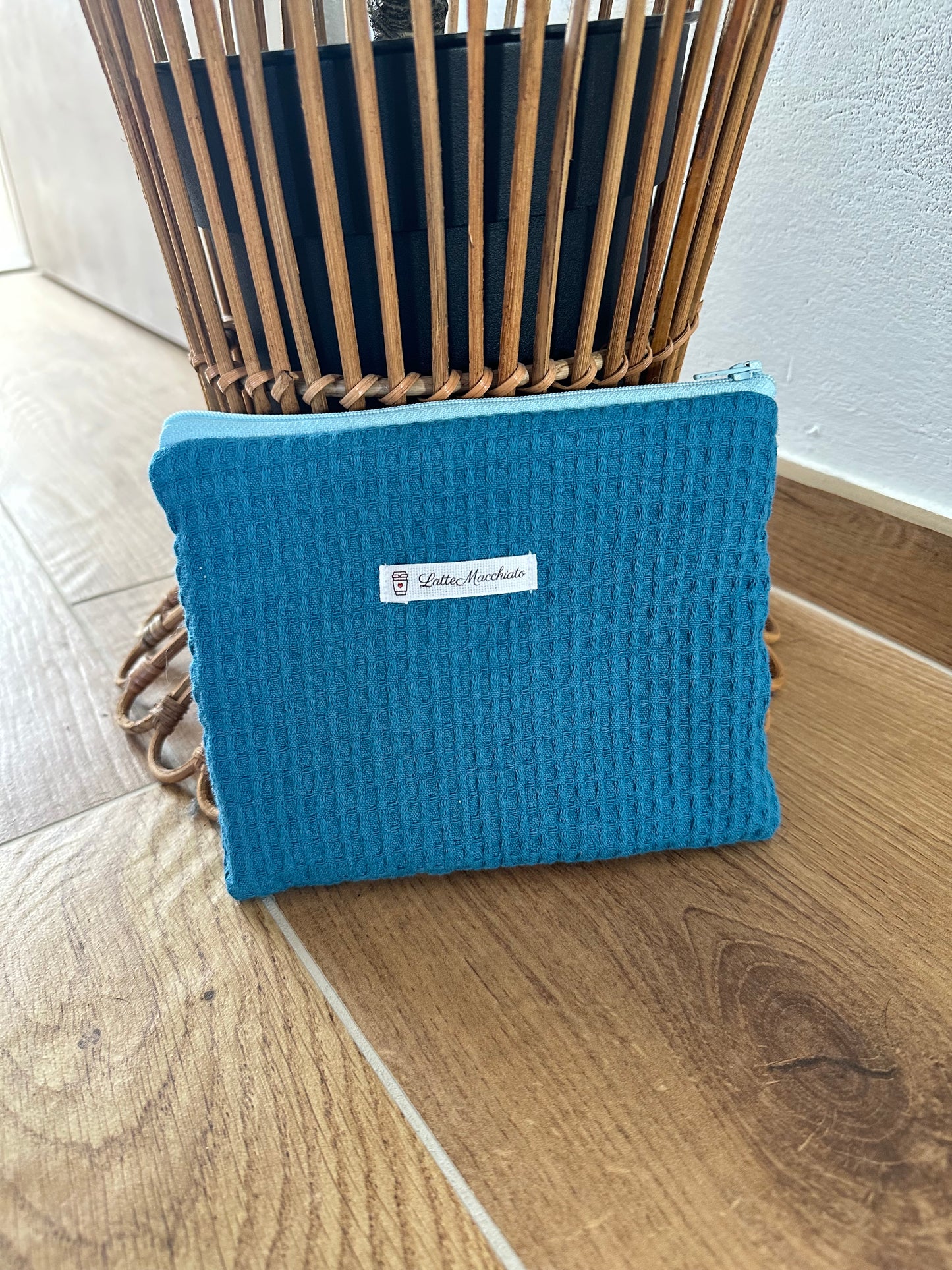 Pochette flat “waffle” petrolio chiaro