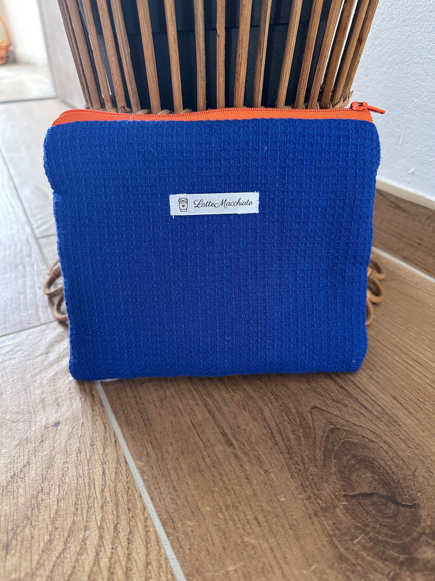 Pochette flat “waffle” blu