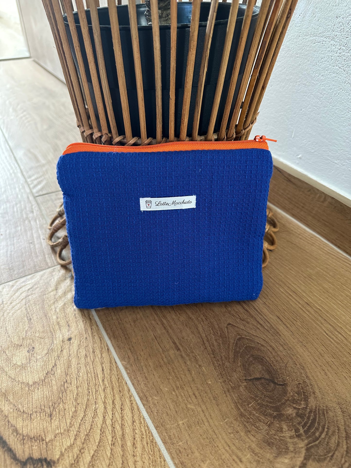 Pochette flat “waffle” blu