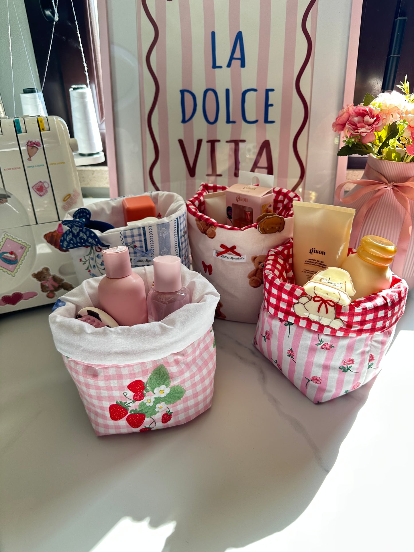 Cestina rose rosse