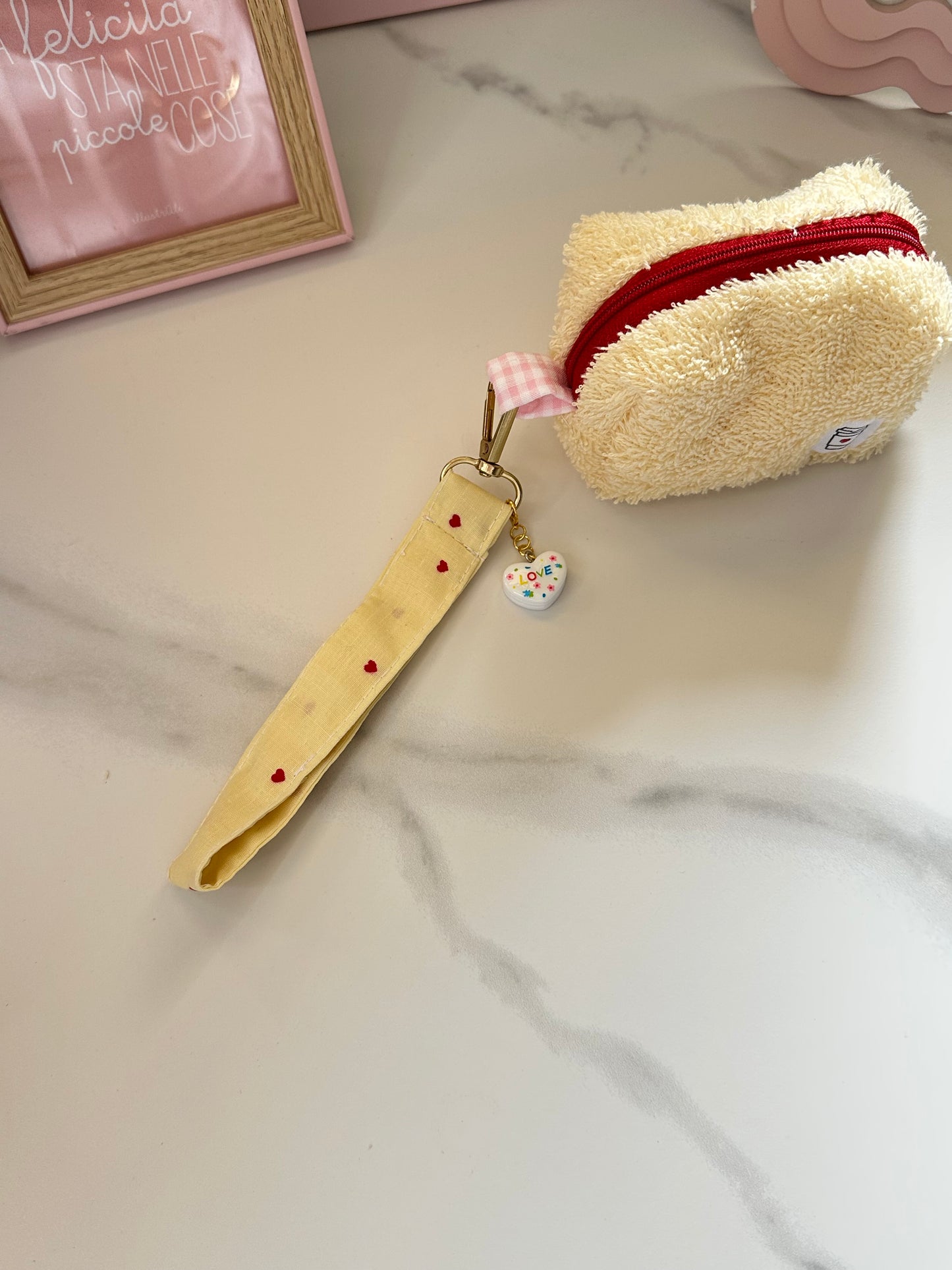 Portachiavi mini beauty spugna gialla con charm