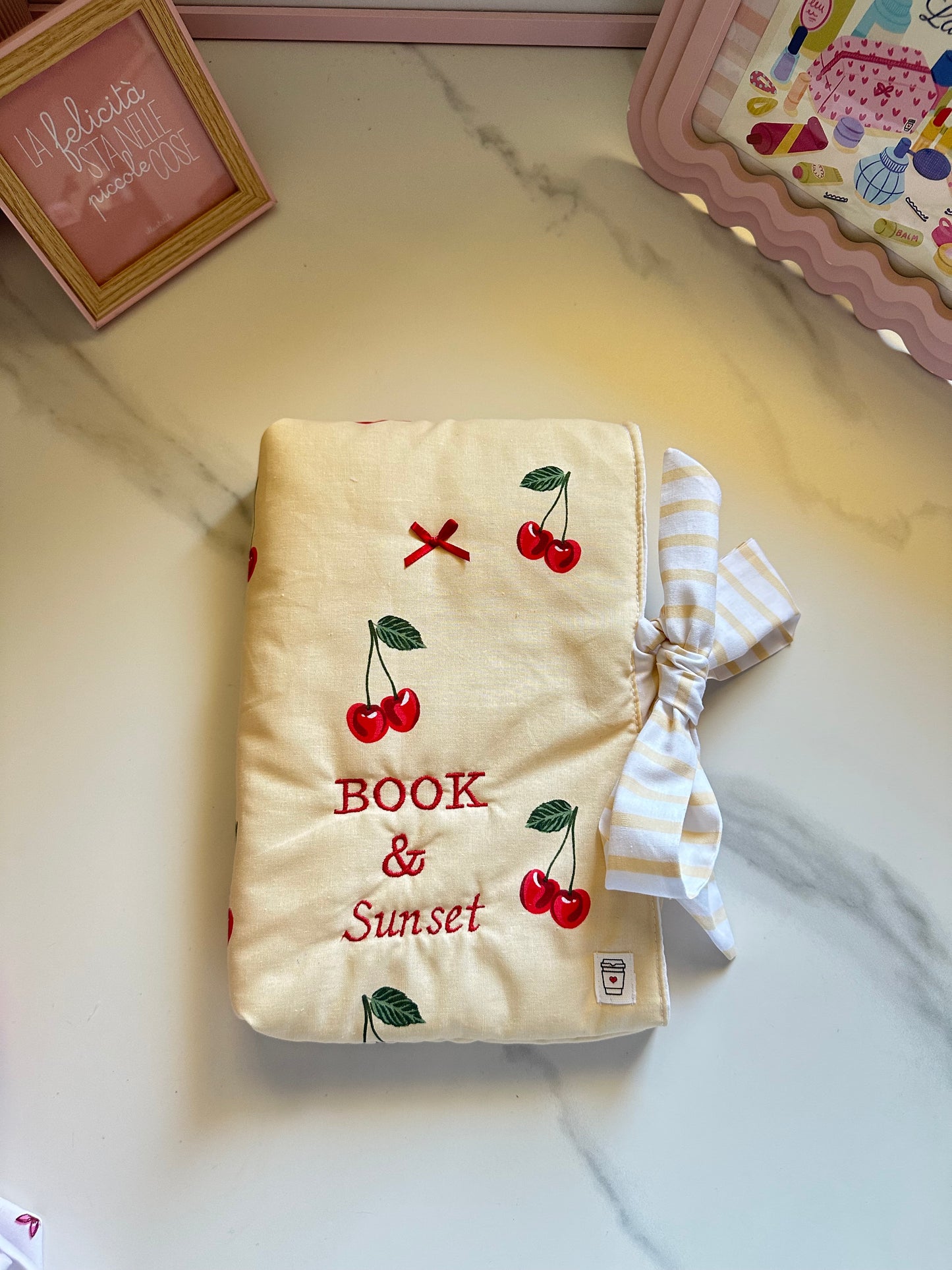 Book cover ciliegie con ricamo
